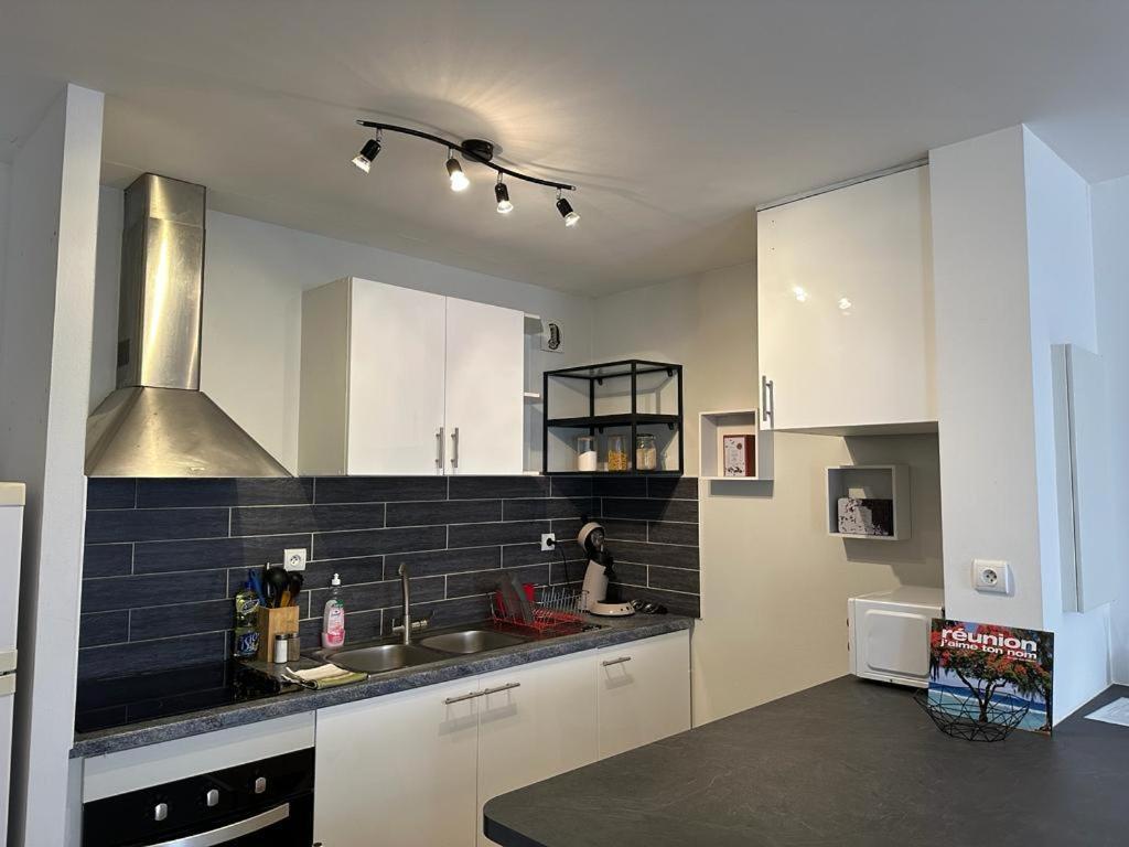 Appartement T3 Proche Aeroport Et Nordev Sainte-Clotilde Eksteriør billede