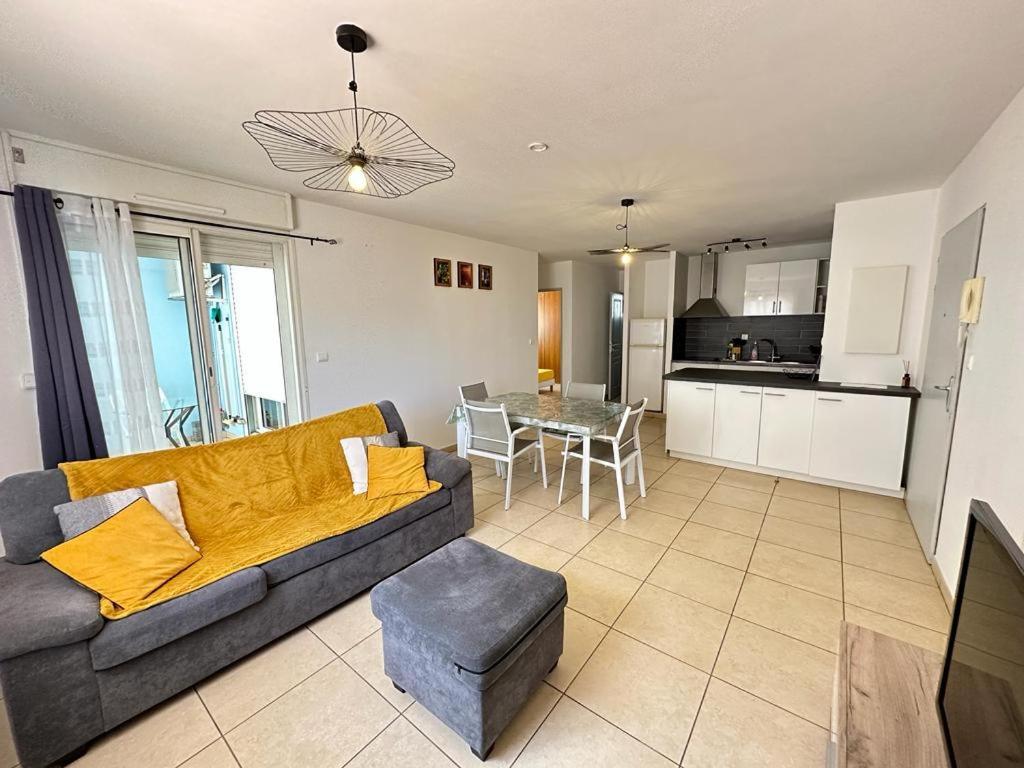 Appartement T3 Proche Aeroport Et Nordev Sainte-Clotilde Eksteriør billede